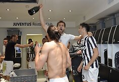 „Juventus“ futbolininkai švenčia čempionų titulą