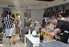 „Juventus“ futbolininkai švenčia čempionų titulą
