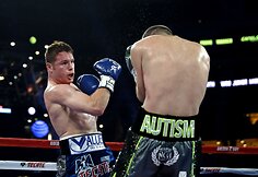 Canelo Alvarezas &ndash; Liamas Smithas