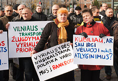 Transporto darbuotojų profesinės sąjungos Vilniuje surengė mitingą