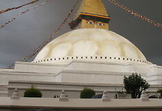 Baudanato stupa prieš vasaros liūtį