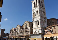 Katedra ir varpinė