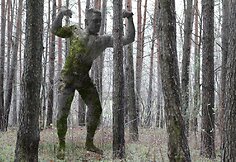 Mykolo Saukos skulptūra Viršuliškių miško parke