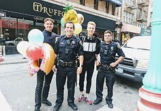 Nuotrauka su nuotaikingais vyrukais – policininkais
