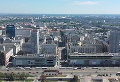 Var&scaron;uva i&scaron; auk&scaron;tai nuo stalininio dangoraižio