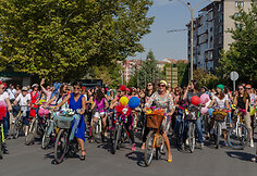 „Fancy Women Bike Ride“
