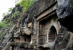 Ellora ir Ajanta urvai- fasadas