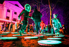 &Scaron;viečiančių &scaron;ilko žibintų festivalis Pakruojo dvare