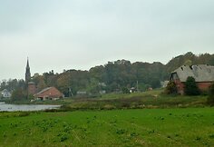 Šateikių dvaro sodyba - su daugybe pastatų