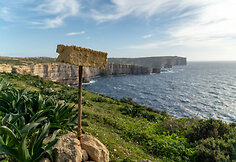 Flo Azure window - Ūkininko žemės riboženklis prie jūros
