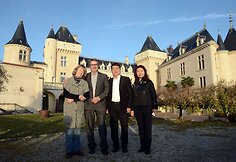 Jamesas Gregoire'as ir Lam Kokas su žmonomis