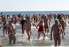 Nudistai Pietų Prancūzijoje laukia Naujųjų metų