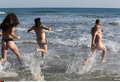 Nudistai Pietų Prancūzijoje laukia Naujųjų metų