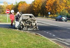 Užsidegęs automobilis