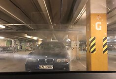 Dūmai iš automobilio „Panoramos“ aikštelėje