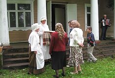 2010 m. dvare minėtas Lailūnų kaimo 180 metų jubiliejus. Svečius pasitiko liokajai.