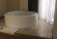 „Amara Premier Palace“ po vadovybės reakcijos į skundą