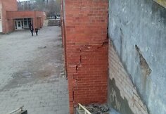 Griūnantis pastatas Vilniaus Šeškinės rajone
