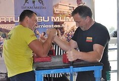 Tarptautinis sporto festivalis: rankų lenkimo varžybos