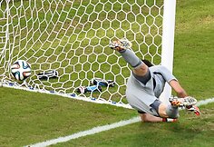 Davidas Ospina neatmu&scaron;ė Shinji Okazaki smūgio