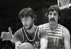 Arvydas Sabonis ir Vladimiras Tkačenka1985 metais