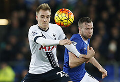 Christianas Eriksenas ir Tomas Cleverley