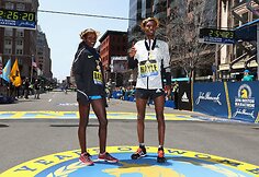 Bostono maratono nugalėtojai &ndash; Atsede Baysa (kair.) ir Lemi Berhanu Hayle'as