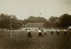 Hagos apylinkėse žaidžiamas korfbolas, 1906 m.