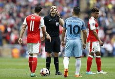Mesutas Ozilas ir Sergio Aguero