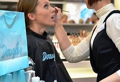 "Douglas" grožio specialistė Vaidai Grik&scaron;aitei sukūrė madingą makiažą