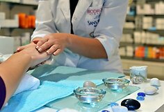 Specialistai lepina ir profesionaliu rankų masažu