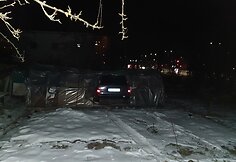 Nuo kelio nuvažiavęs automobilis Vilniuje atsidūrė &scaron;iltnamyje