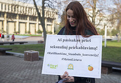 Vilniaus Moterų namai rengia akciją i&scaron;reik&scaron;ti paramą smurto prie&scaron; moteris įveikimui