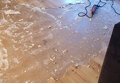 Airidai su vyru teko padirbėti, kol pa&scaron;alino seną linoleumą