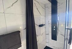 Vonios transformacija Alpių namelyje