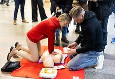 Valentino dieną Vilniaus ir Kauno oro uostuose kvietė i&scaron;mokti naudotis automatiniais defibriliatoriais