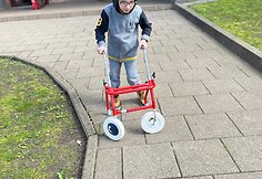 Matui reikia pagalbos, kad jis galėtų vaikščioti savarankiškai
