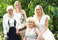 Irena su mama ir dukromis