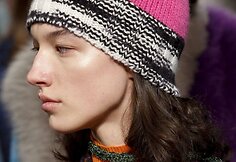 Milano mados savaitė: rožinės protesto kepuraitės &ndash; naujausioje &bdquo;Missoni&ldquo; kolekcijoje