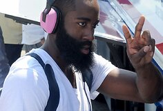 NBA klubas „Houston Rockets“ atskrido į Manilą žaisti kontrolinio mačo su „Indiana Pacers“