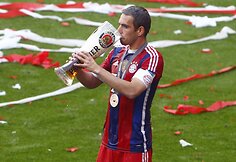 Miuncheno „Bayern“ klubo žaidėjai ir treneriai švenčia pergalę Bundeslygos čempionate