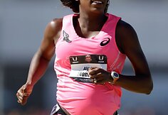 Alysia Montano – aštuntą mėnesį nėščia sportininkė, dalyvavusi JAV lengvosios atletikos čempionate