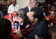 Albanijos futbolo rinktinę sirgaliai pasitinka kaip nugalėtojus