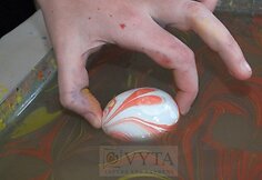 Margučiai tapyti ant vandens