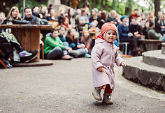 Gatvės muzikos diena 2015 / &bdquo;Downtown forest hostel & camping&ldquo; terasa / R.&Scaron;e&scaron;kaičio nuotr.