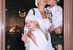 Kristina Toleikienė su dukra Karolina ir sūnumi Vilmantu