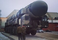 Rusų raketinės sistemos &bdquo;Topol-M&ldquo;, kurios ne&scaron;a atominę galvutę.