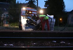 Prancūzijoje traukinys pervažiavo automobilį