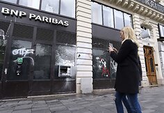 Paryžiaus Respublikos aik&scaron;tė po protestuotojų susirėmimų su policija