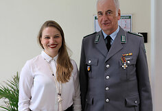Miuncheno Lietuvių Bendruomenės pirmininkė Irma Petraitytė Lukšienė ir plk. ltn. Heinrichas Isele